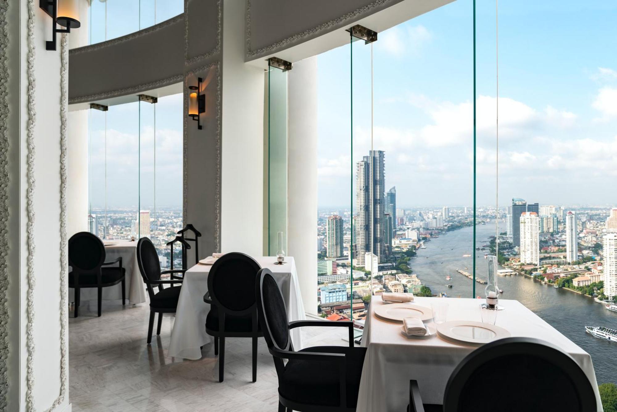 Khách sạn Lebua At State Tower