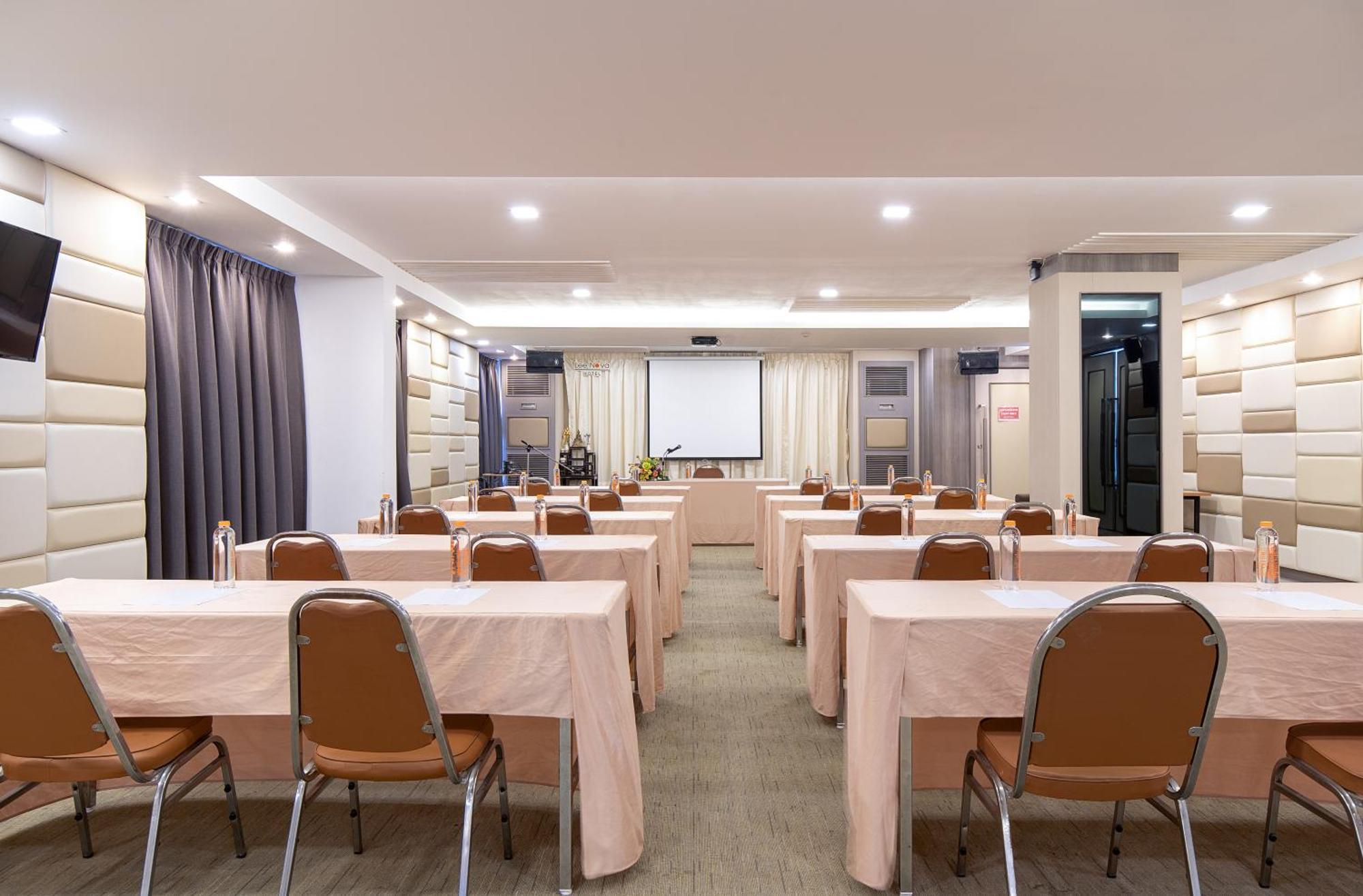 Leenova Hotell