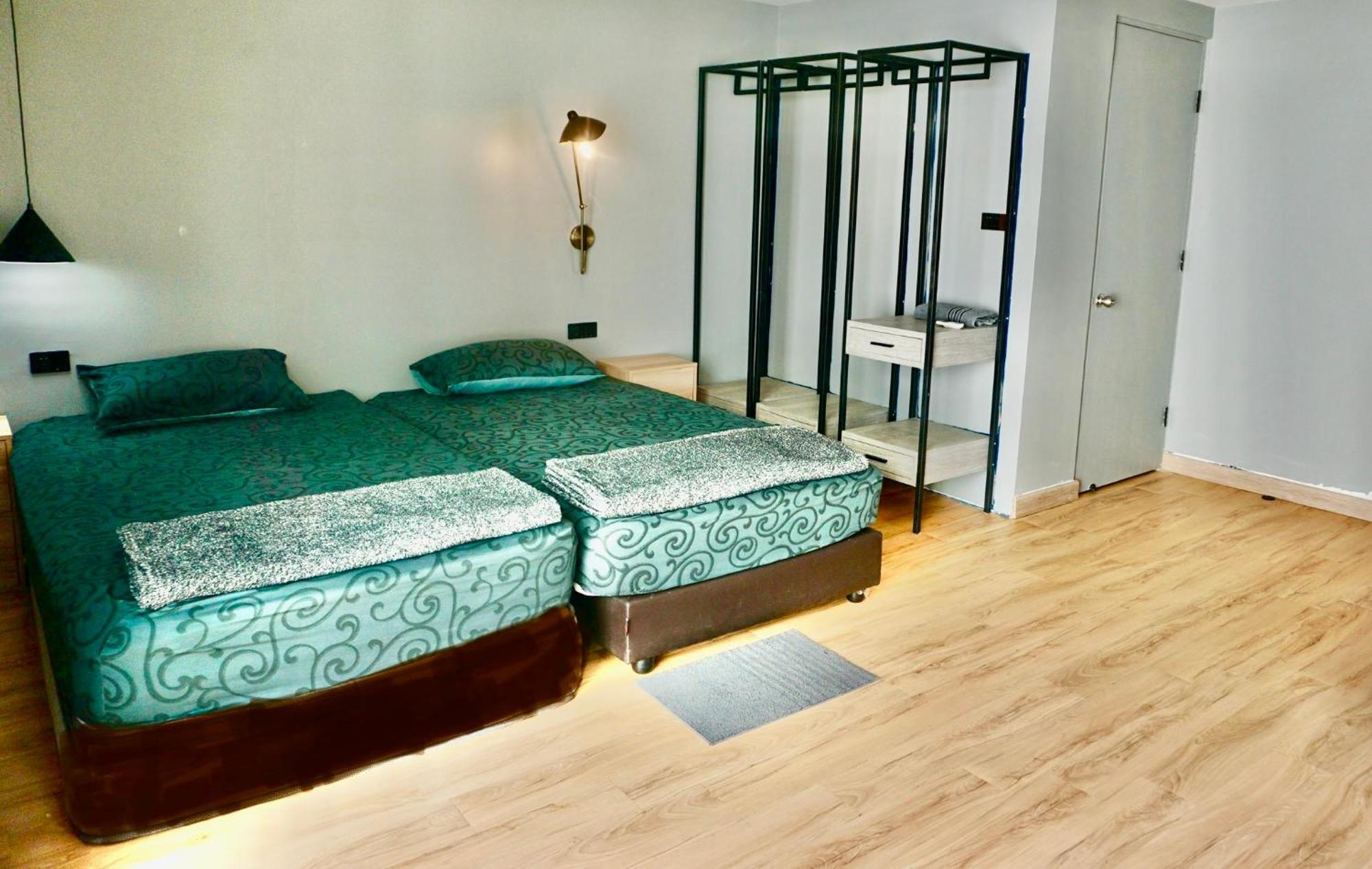 Hash With Unique Chill Design At Silom Soi 3 Leilighet