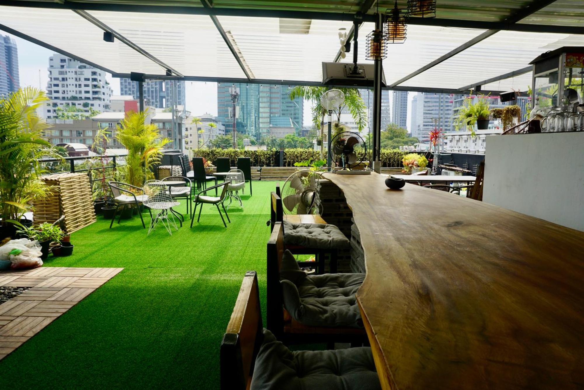 Hash With Unique Chill Design At Silom Soi 3 Leilighet Bangkok