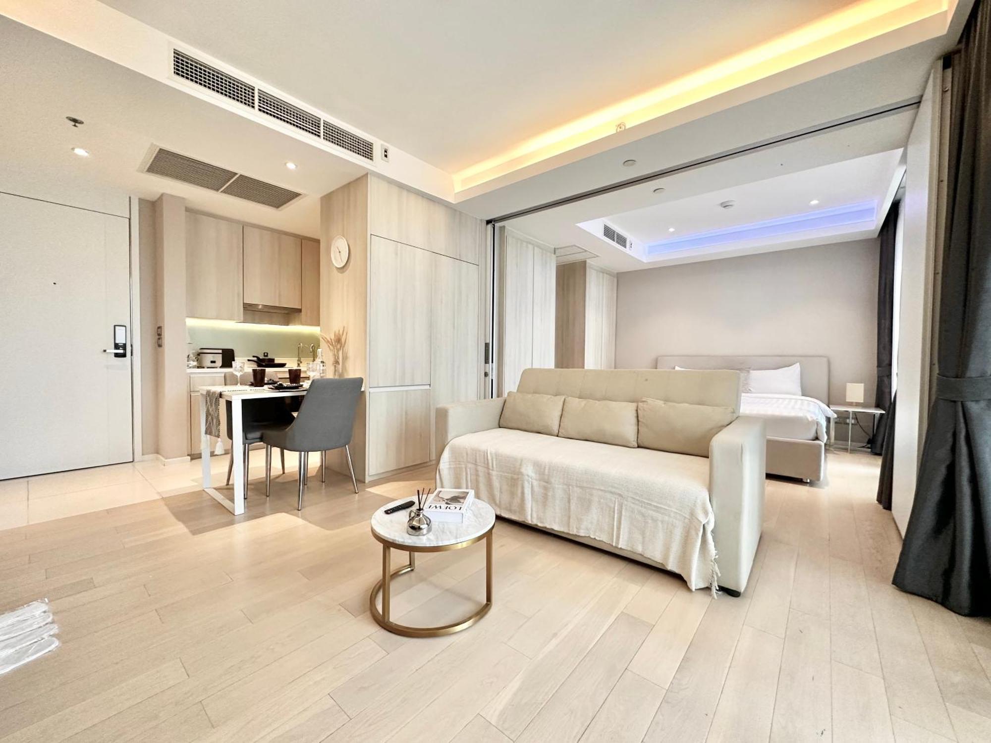 Apartemen Sukhumvit 11#luxury#pool#gym#bts Nana&mrt Sukhumvit#1br#max4ppl Bangkok