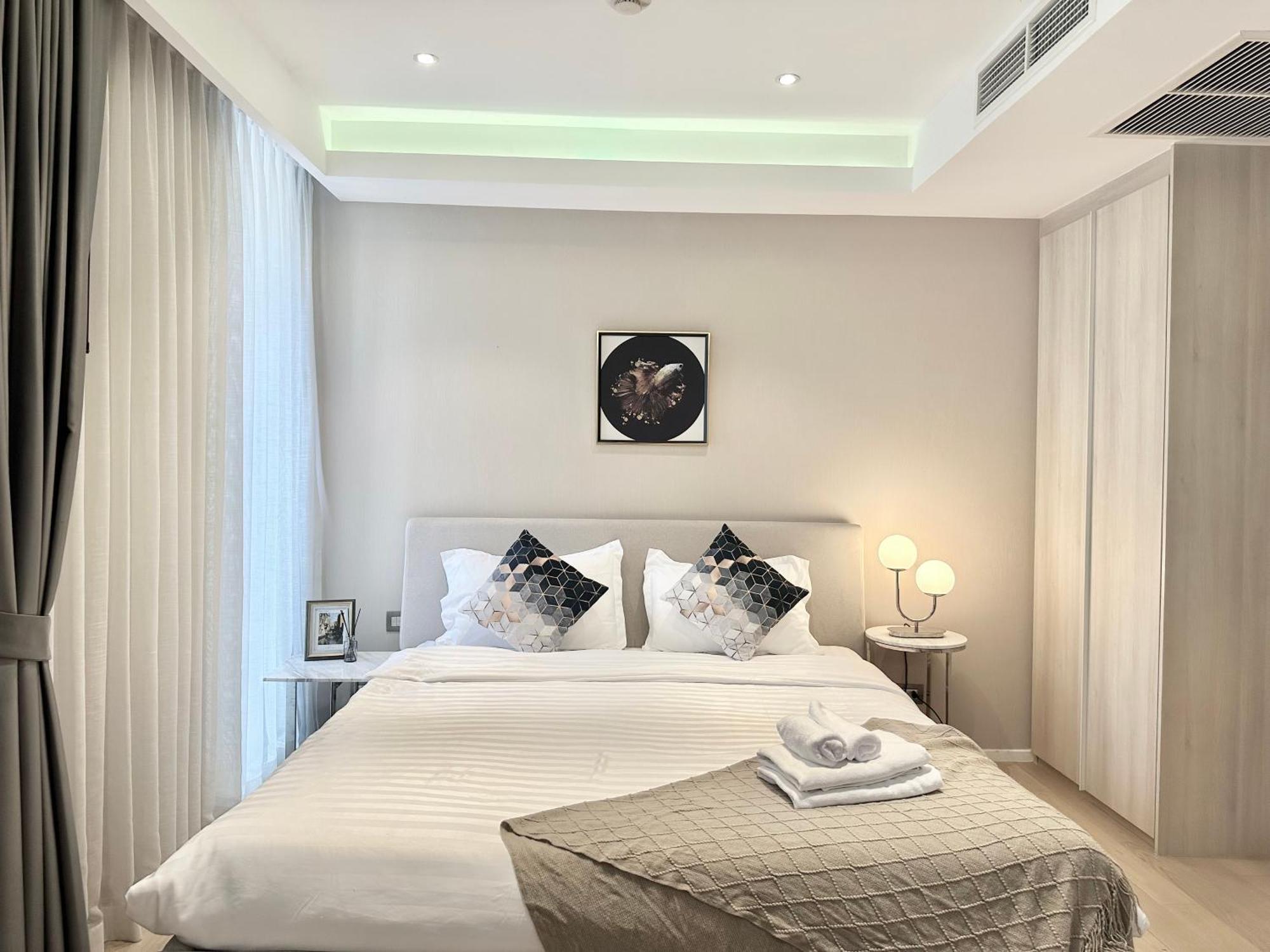Sukhumvit 11#luxury#pool#gym#bts Nana&mrt Sukhumvit#1br#max4ppl Apartemen *