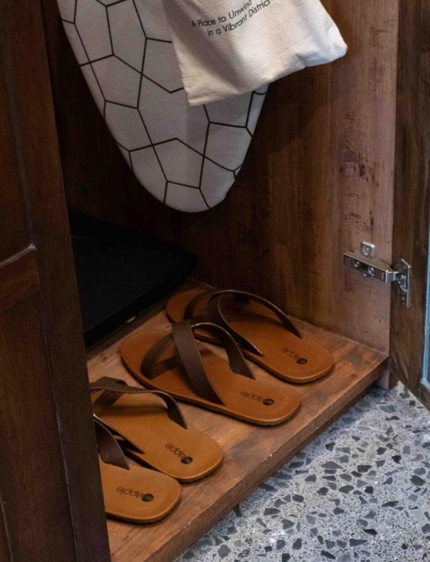 Karaarom Khách sạn 4*