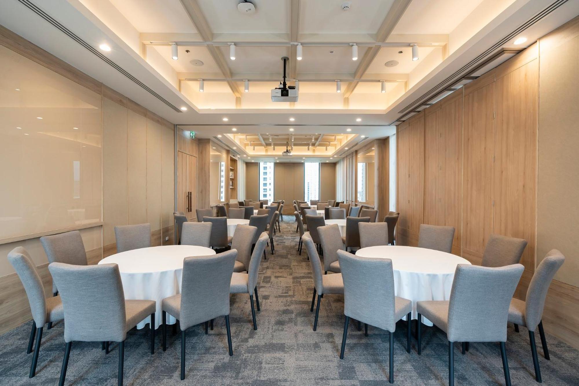 Staybridge Sukhumvit By Ihg Hotel Bangkok