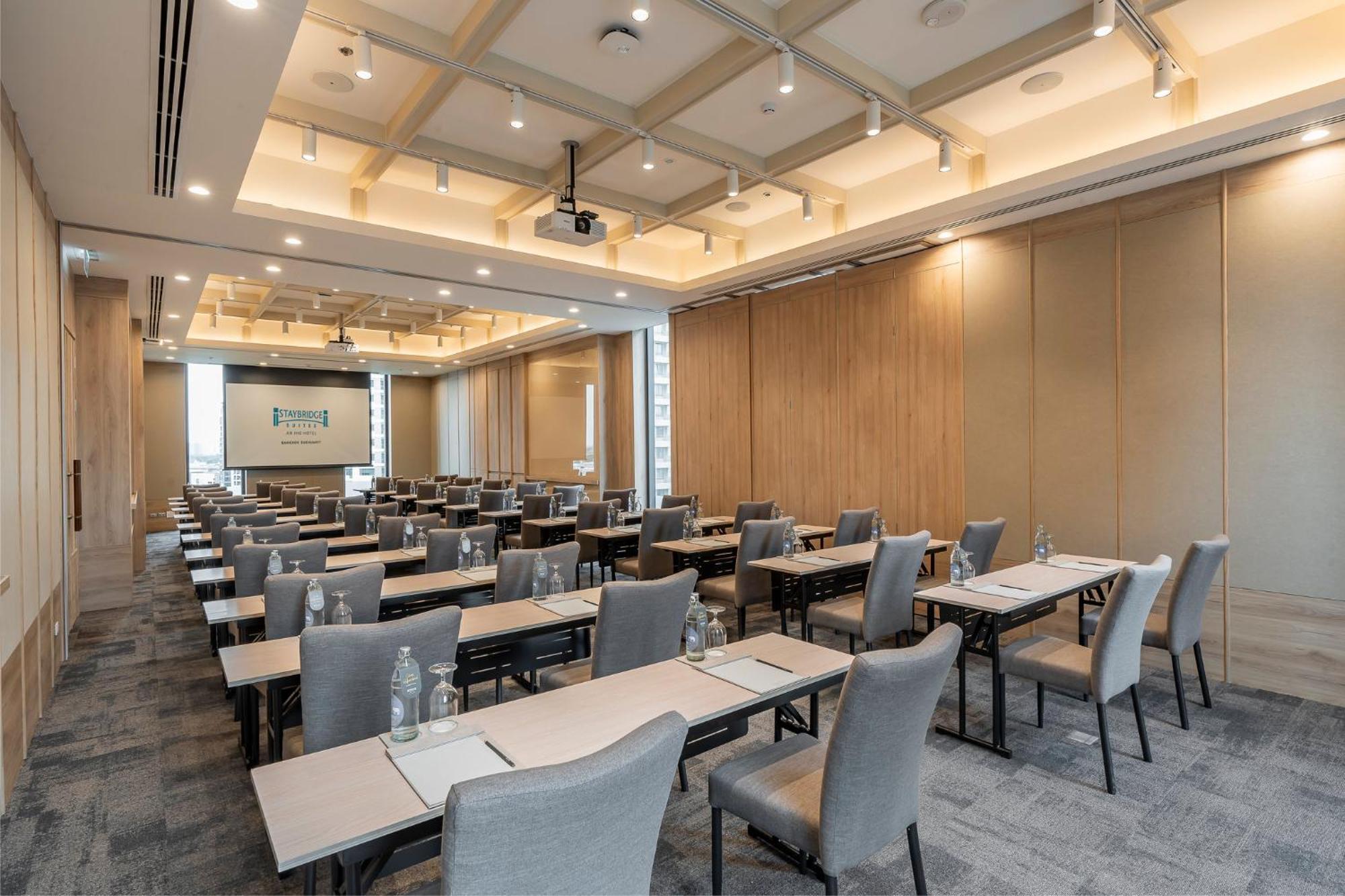 Staybridge Sukhumvit By Ihg Hotel 4*
