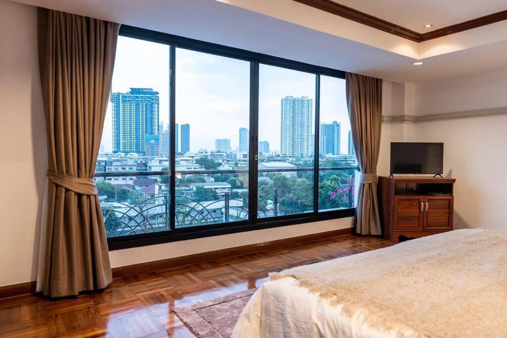 Rooftop Paradise & Koi Pond-6br Hideaway@icon Siam Holiday home Bangkok