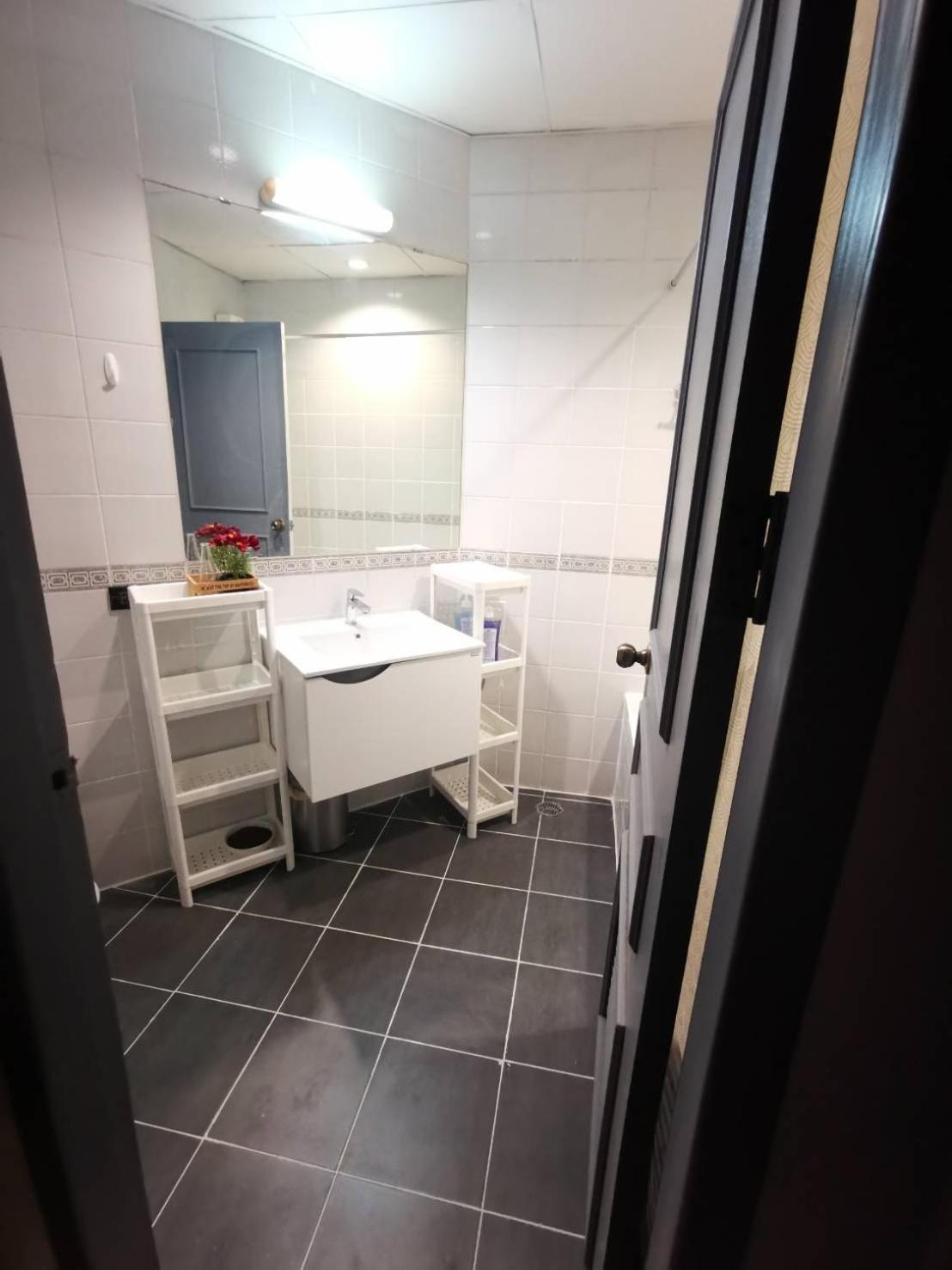 Apartment Cozy 1br Walk To Bts And Airport Rail Link Close To Malls G7 *