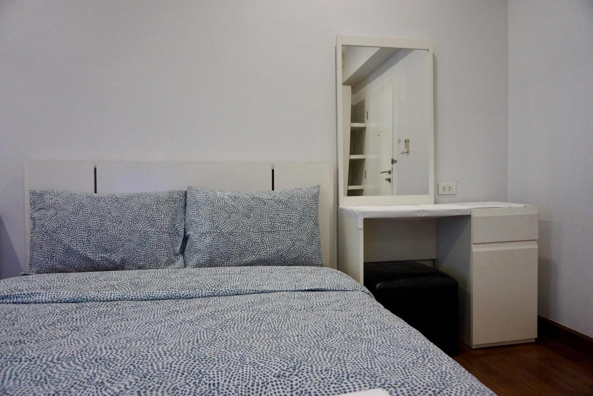 Sathon 15 Close To Bts Skytrain St Louis & Surasak * Bangkok