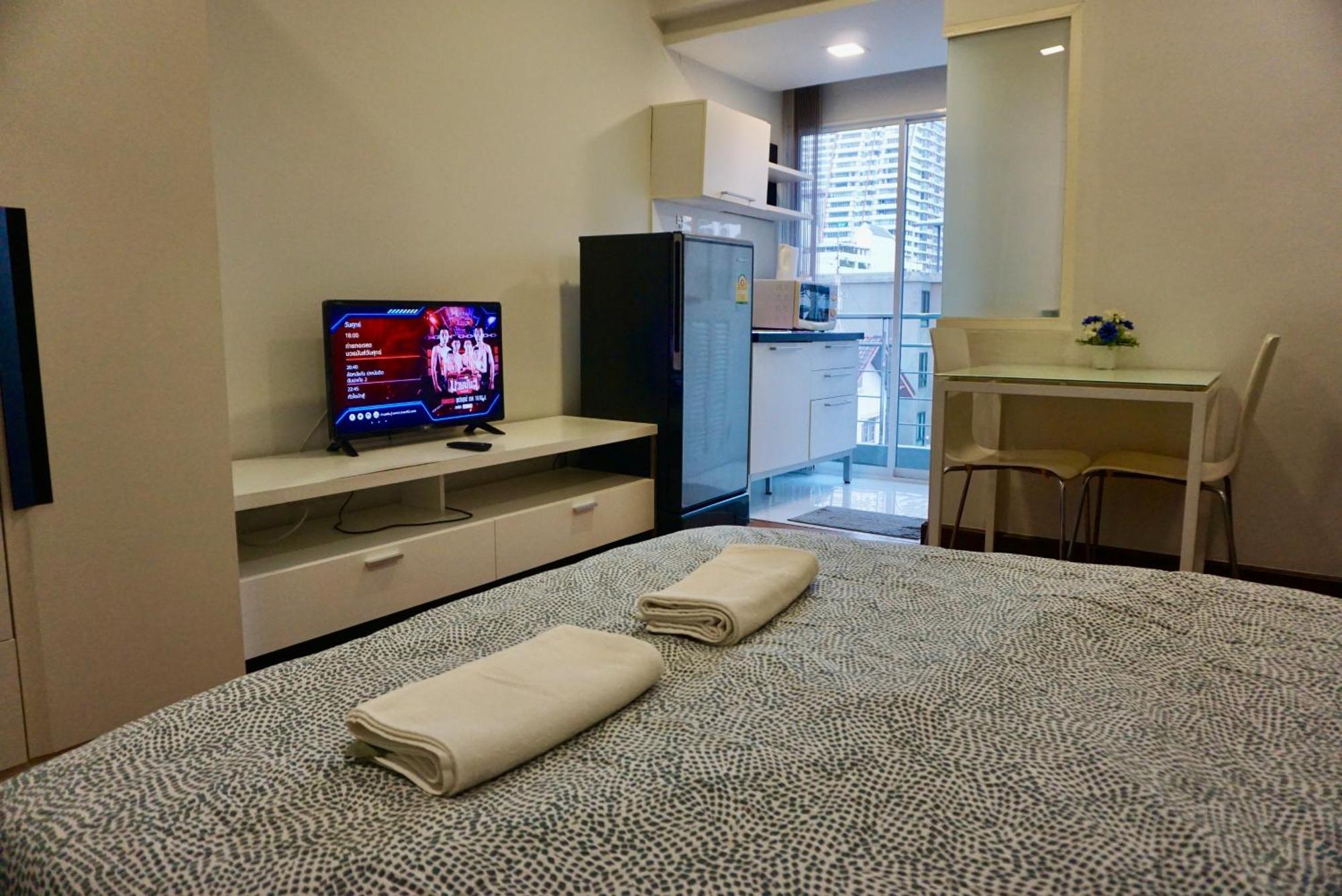 Sathon 15 Close To Bts Skytrain St Louis & Surasak * Bangkok