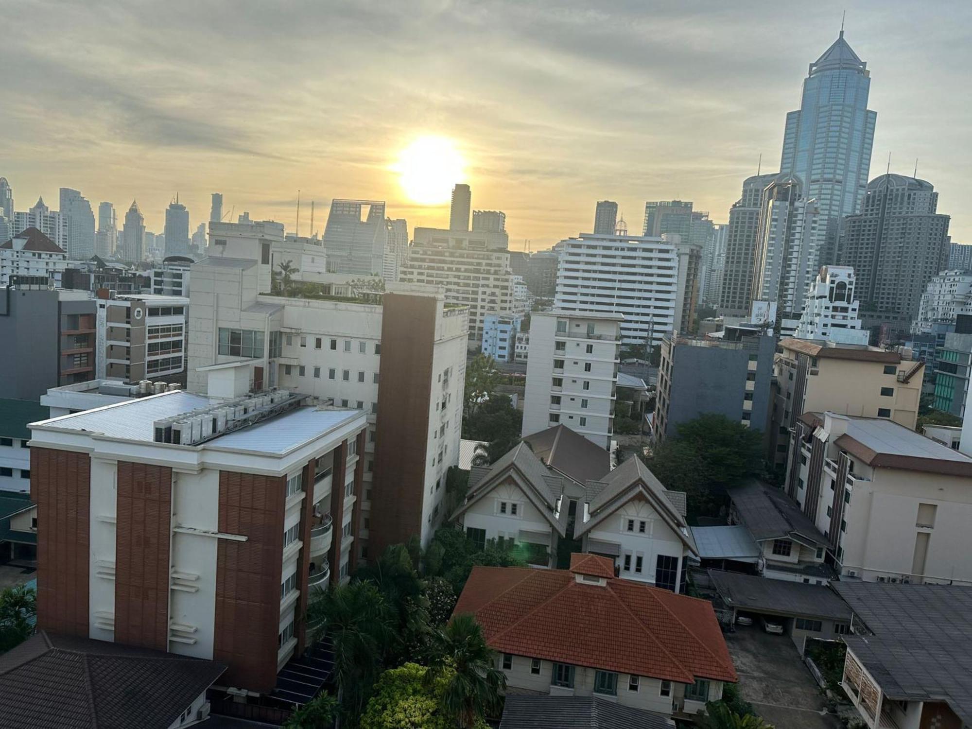 Appartement Omni Tower Cozy By Direct Bangkok
