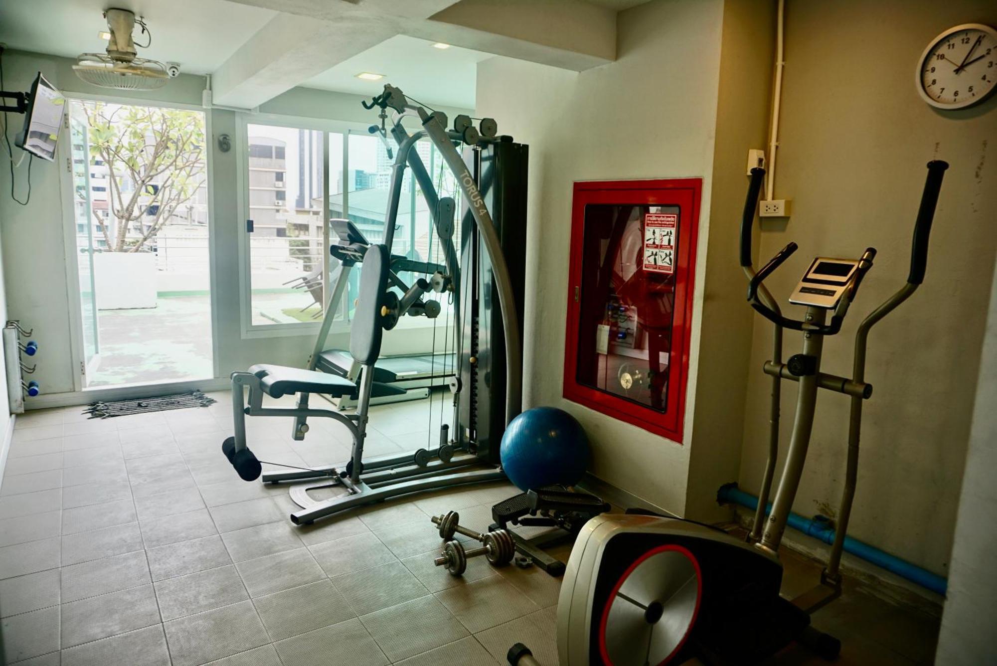 Sathon 15 Close To Bts Skytrain St Louis & Surasak Leilighet