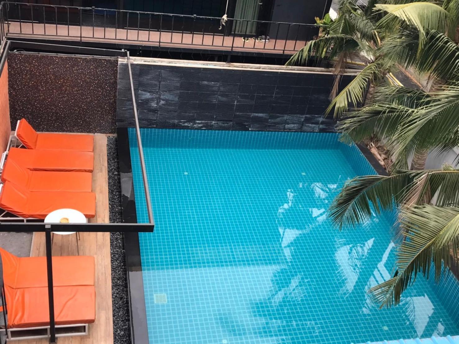 V20 Boutique Jacuzzi Hotel 4*