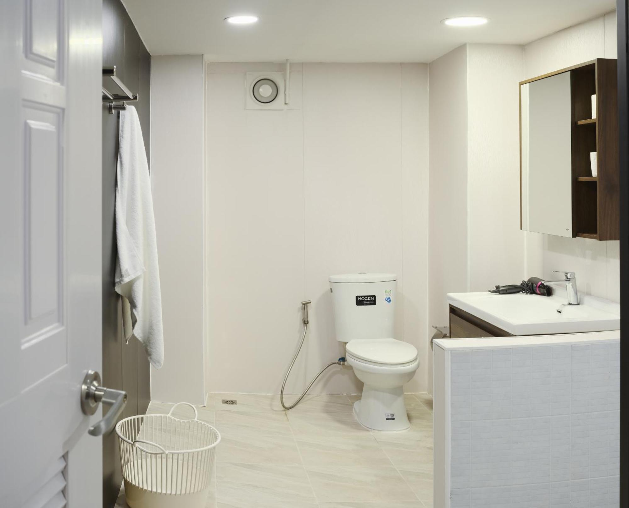 Hidden Gems In China Town, 2br Apartemen