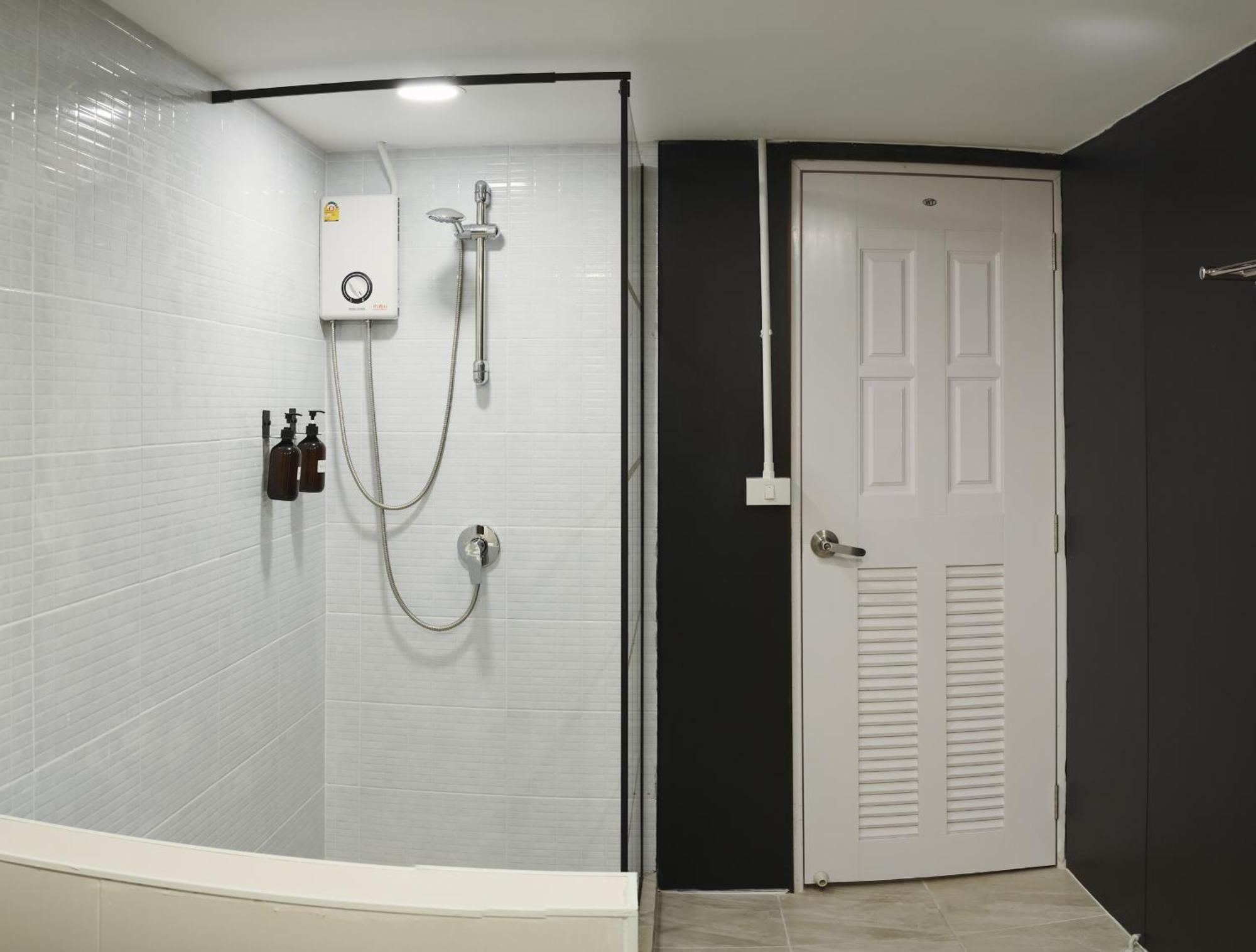 Hidden Gems In China Town, 2br