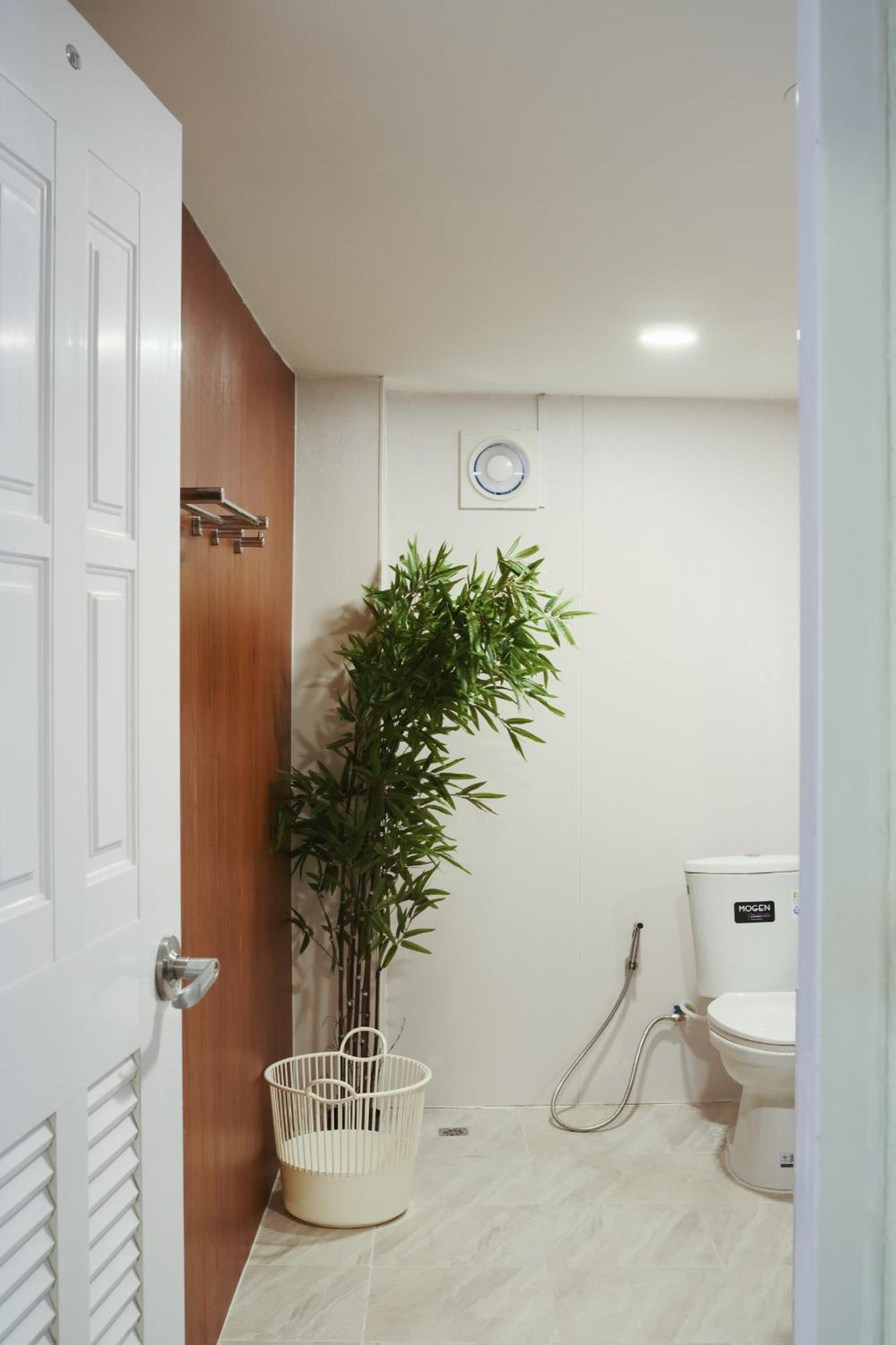 Private Full-floor Spacious 5br In China Town Bangkok