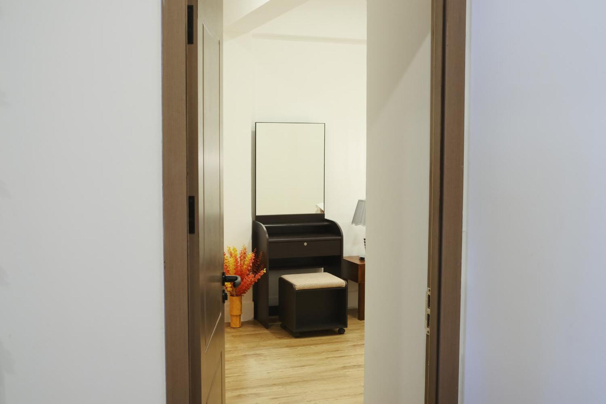 Private Full-floor Spacious 5br In China Town