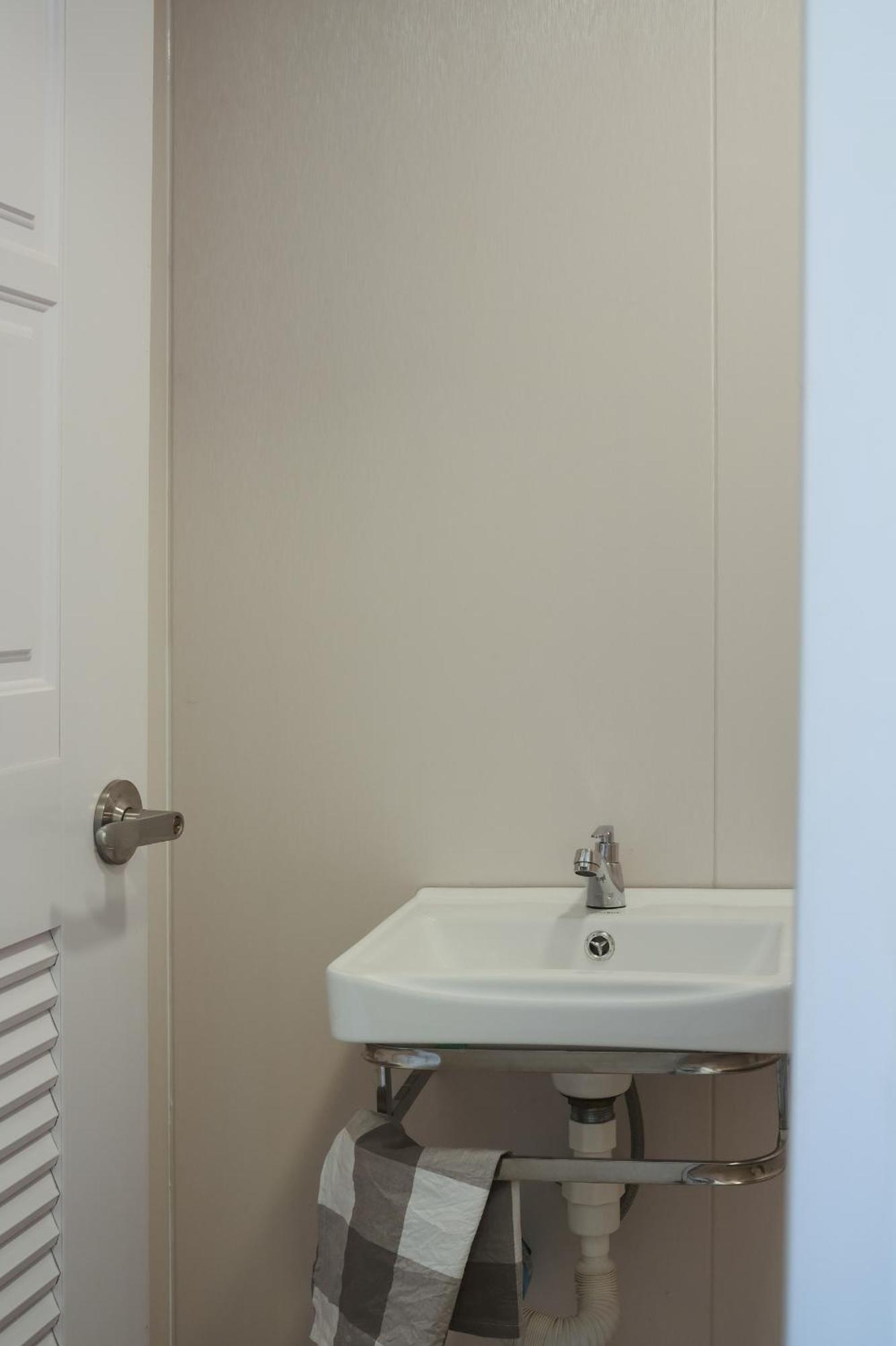 Private Full-floor Spacious 5br In China Town *