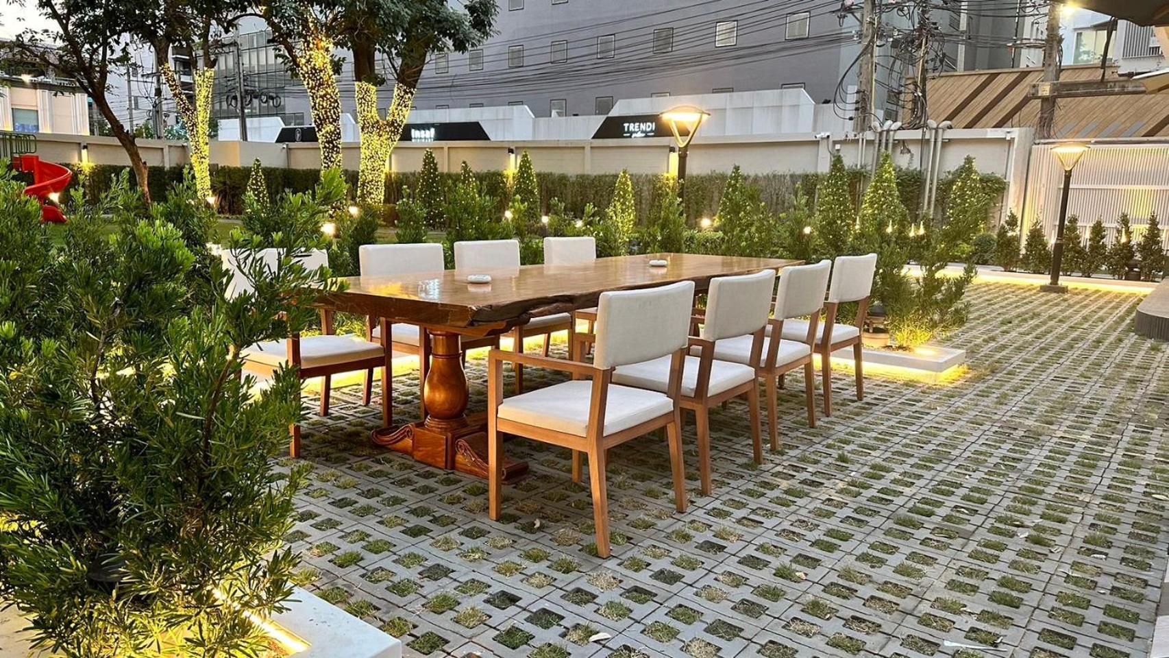 Hotel Floral Court & Sukhumvit 13 Bangkok