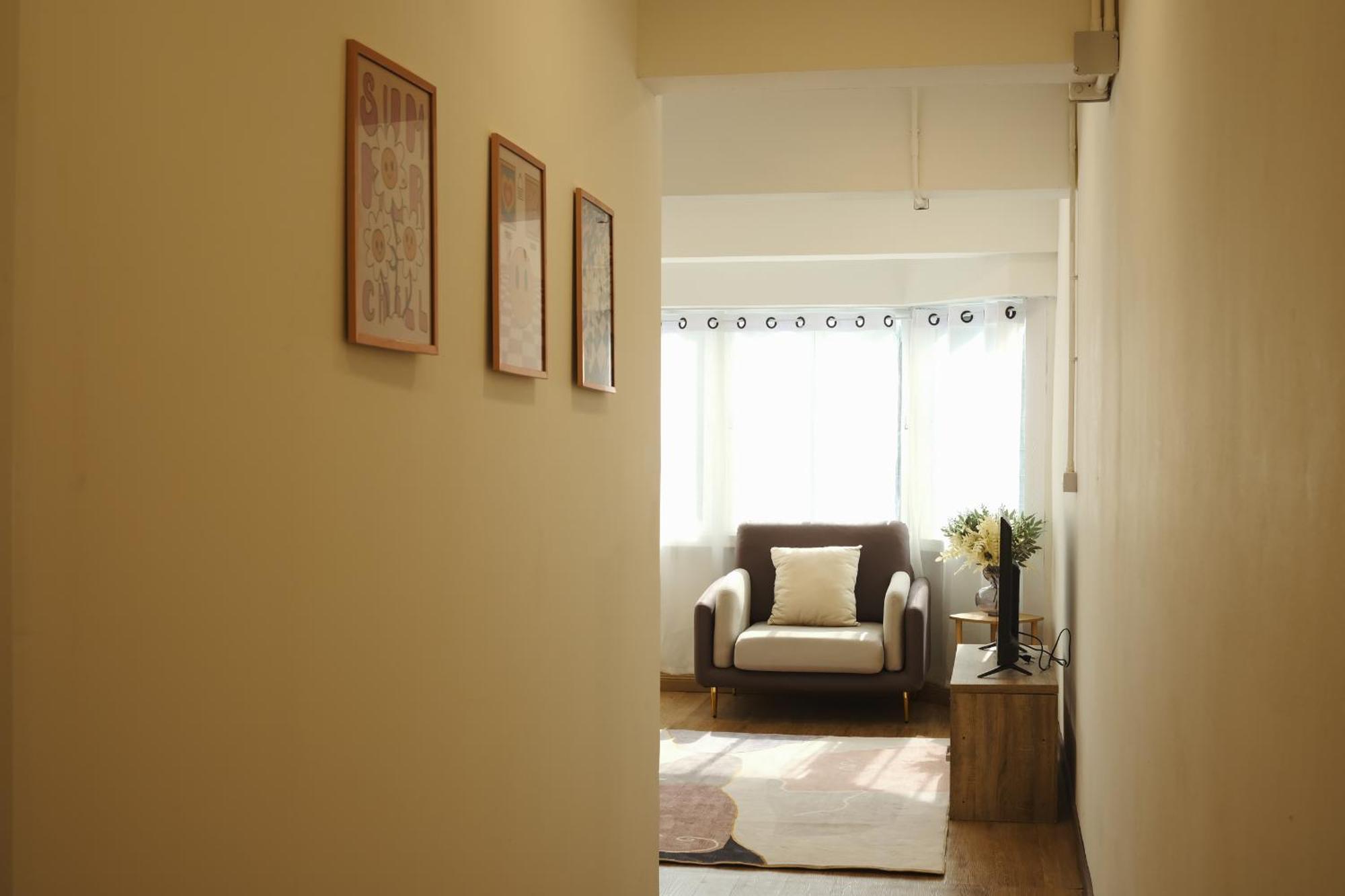 3br In China Town, Rare To Find 2 Mins From Mrt Train Apartment
