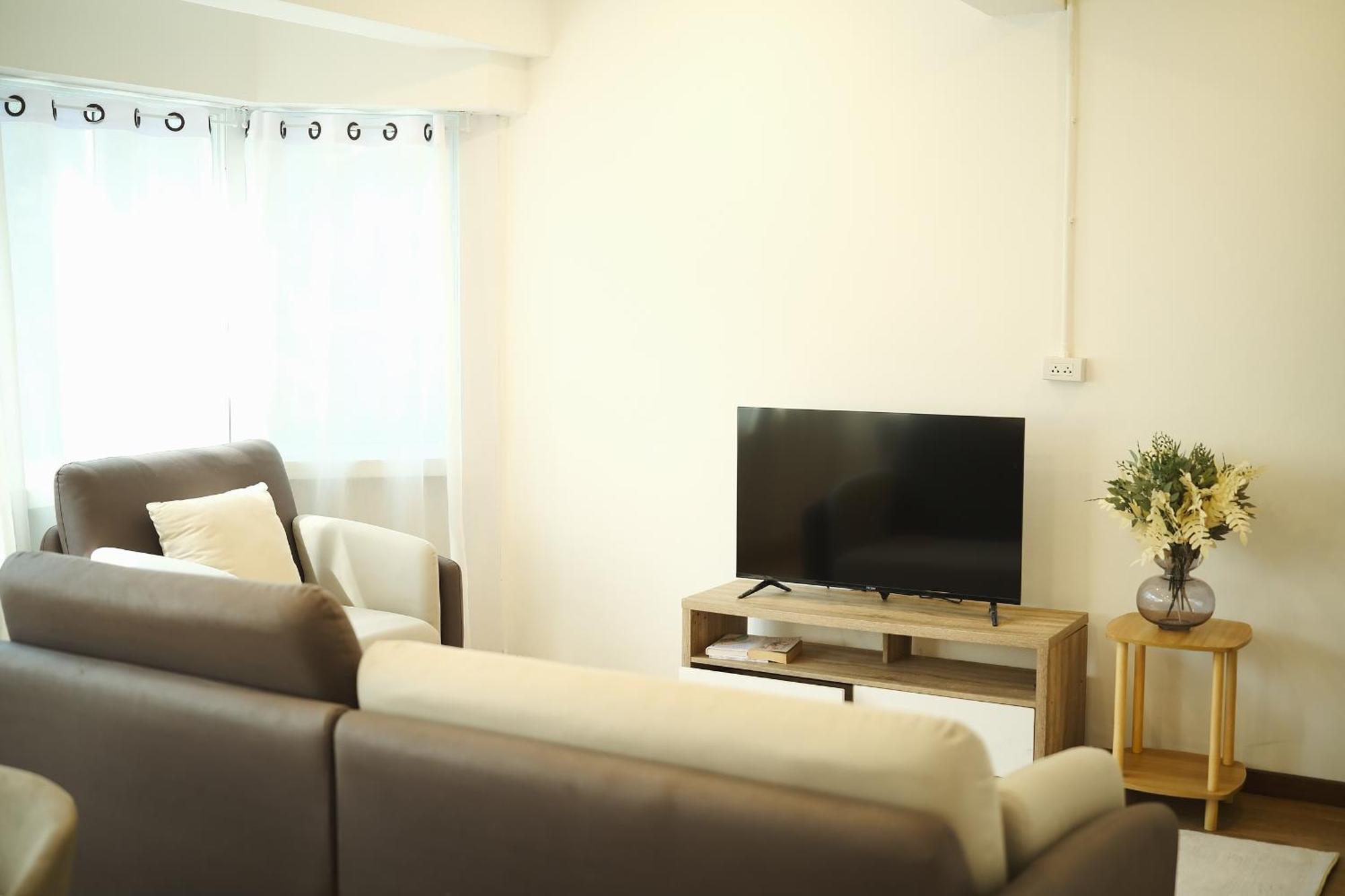 Apartment 3br In China Town, Rare To Find 2 Mins From Mrt Train *