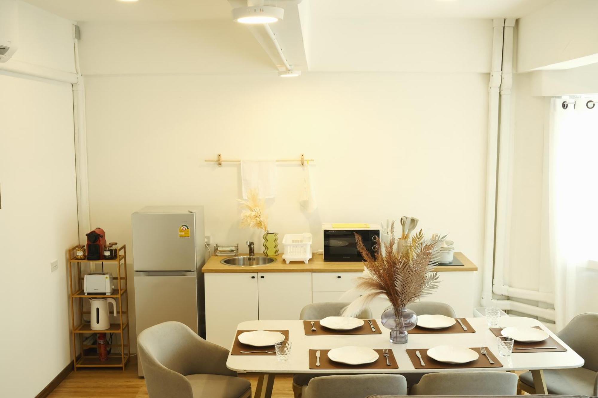 Apartment 3br In China Town, Rare To Find 2 Mins From Mrt Train