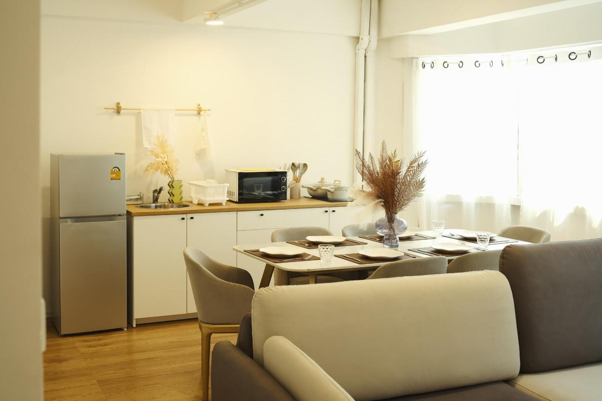Apartment 3br In China Town, Rare To Find 2 Mins From Mrt Train *