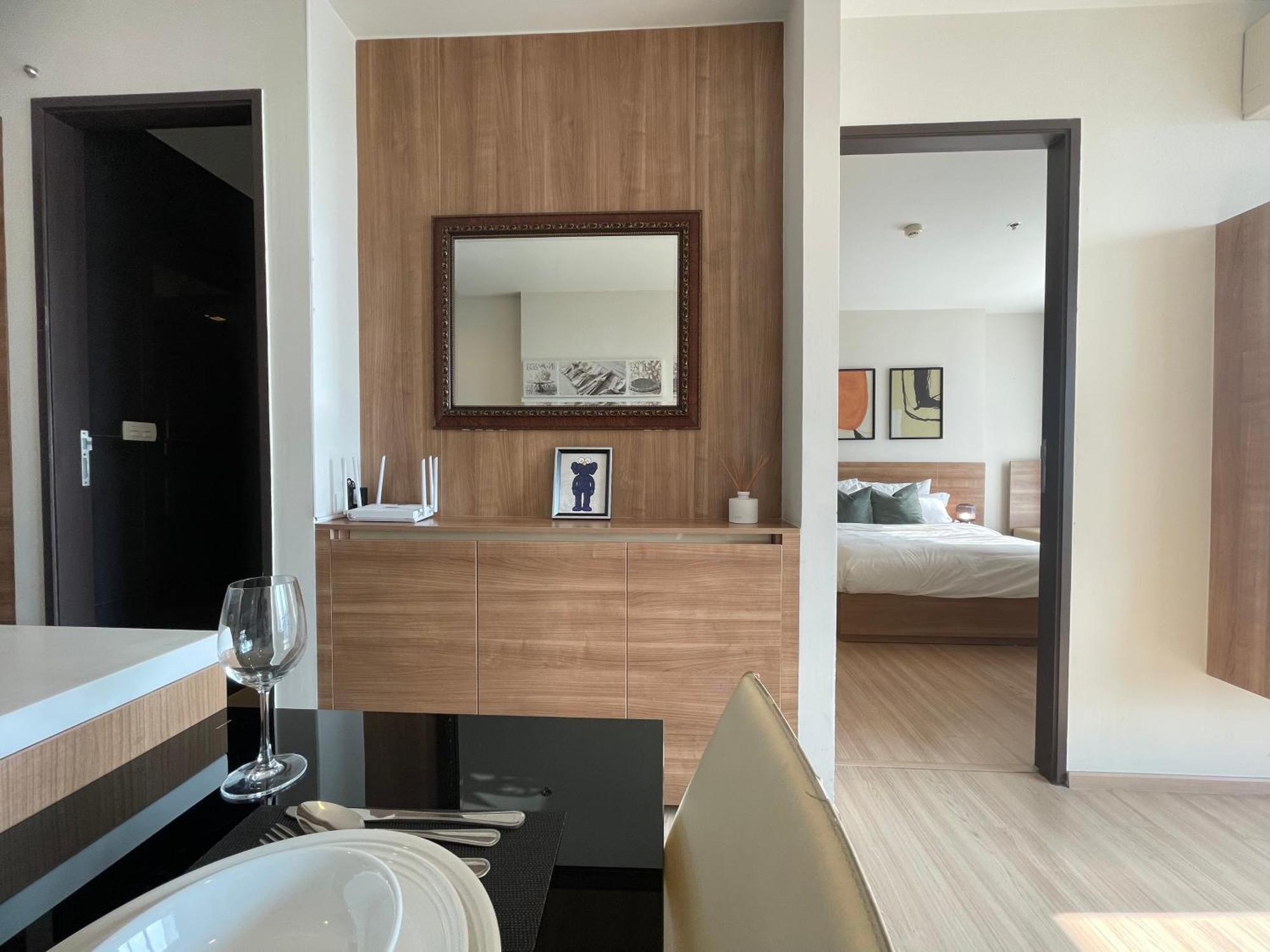 Luxurious River View With Train Access Appartamento