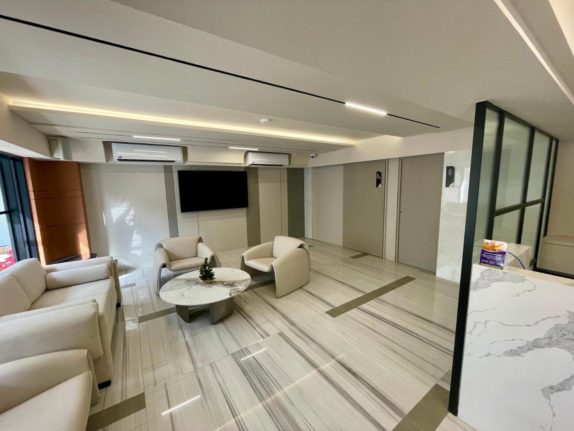 Hotel Floral Court & Sukhumvit 13 4*