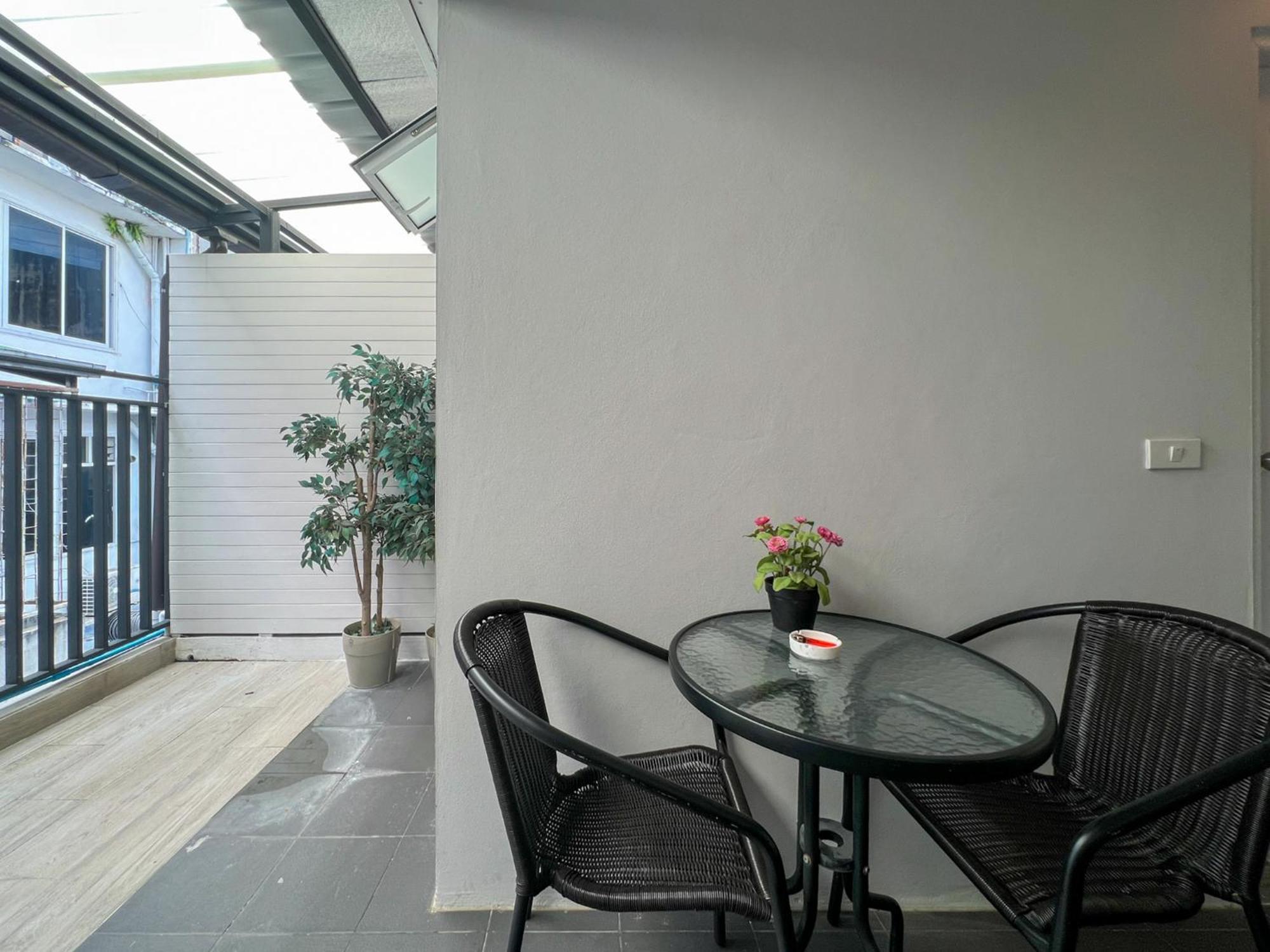 Neveu Premier : Ratchada Aparthotel Banguecoque