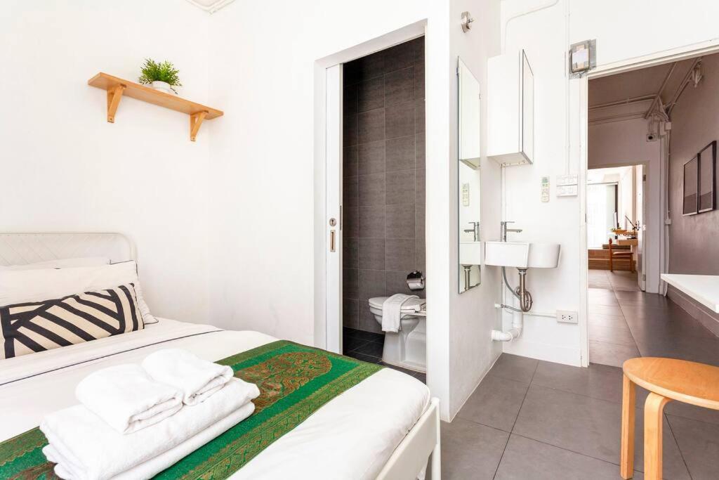 Miq_5br/silom Bts,mrt/wifi 1000mb/jacuzzi/16pax