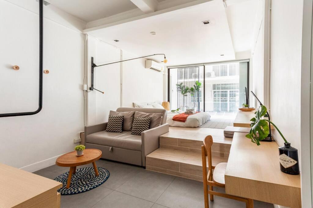 Vila Miq_5br/silom Bts,mrt/wifi 1000mb/jacuzzi/16pax Bangkok
