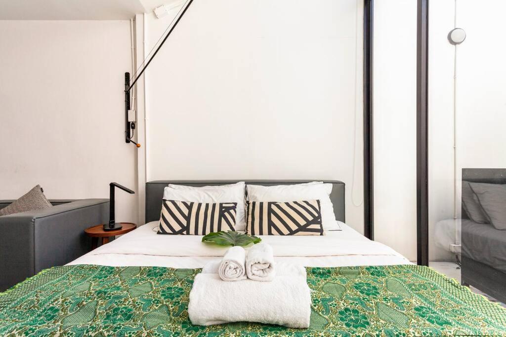 Miq_5br/silom Bts,mrt/wifi 1000mb/jacuzzi/16pax Villa Bangkok