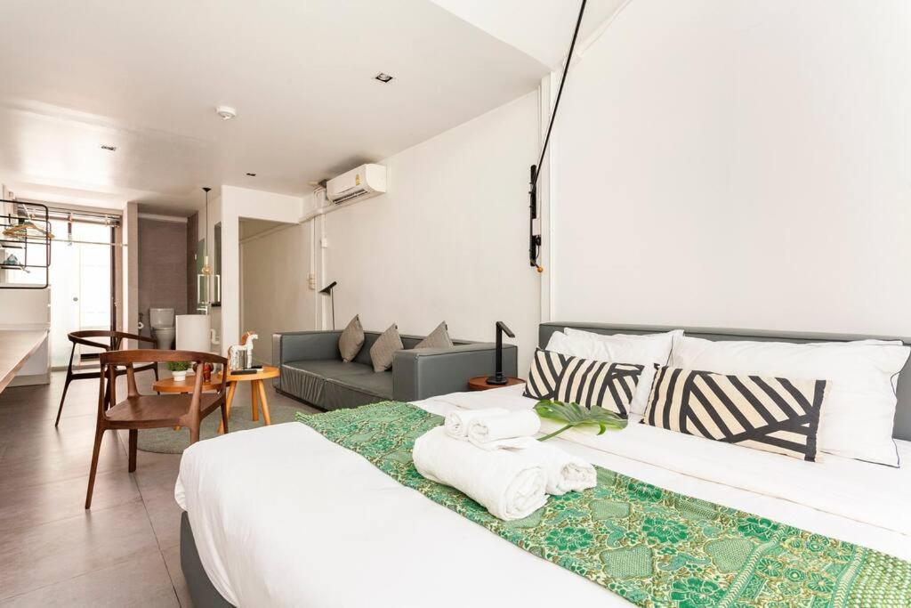 Miq_5br/silom Bts,mrt/wifi 1000mb/jacuzzi/16pax Bangkok