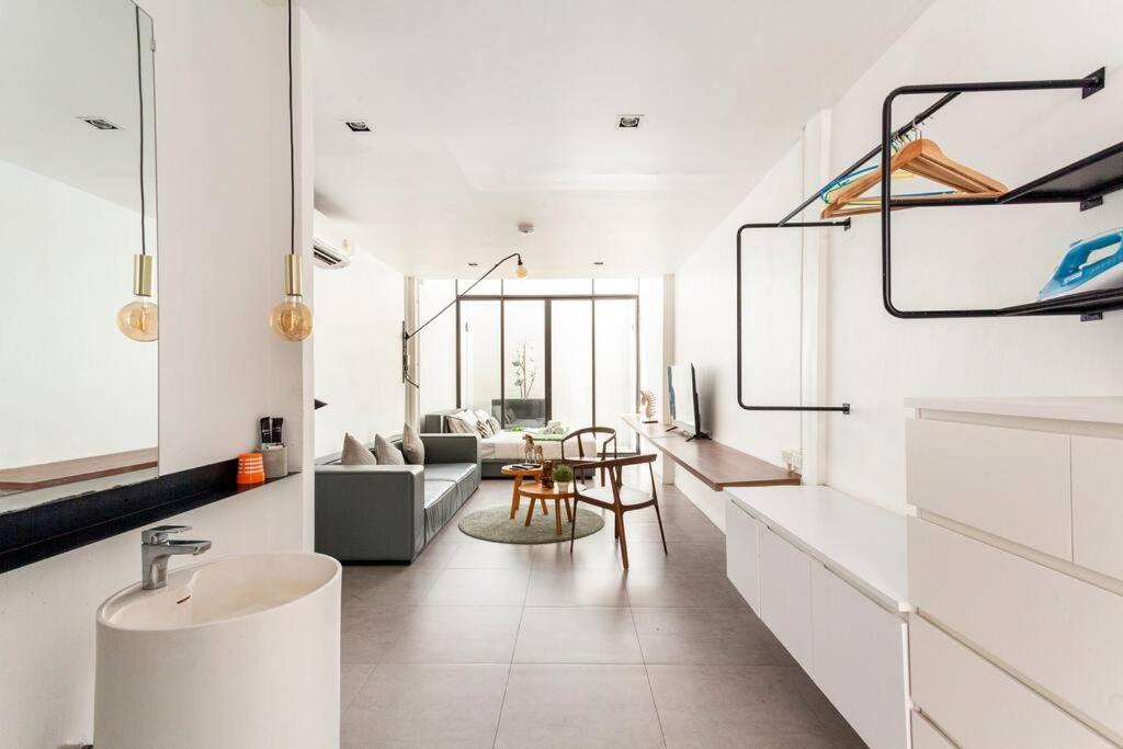 Miq_5br/silom Bts,mrt/wifi 1000mb/jacuzzi/16pax Bangkok