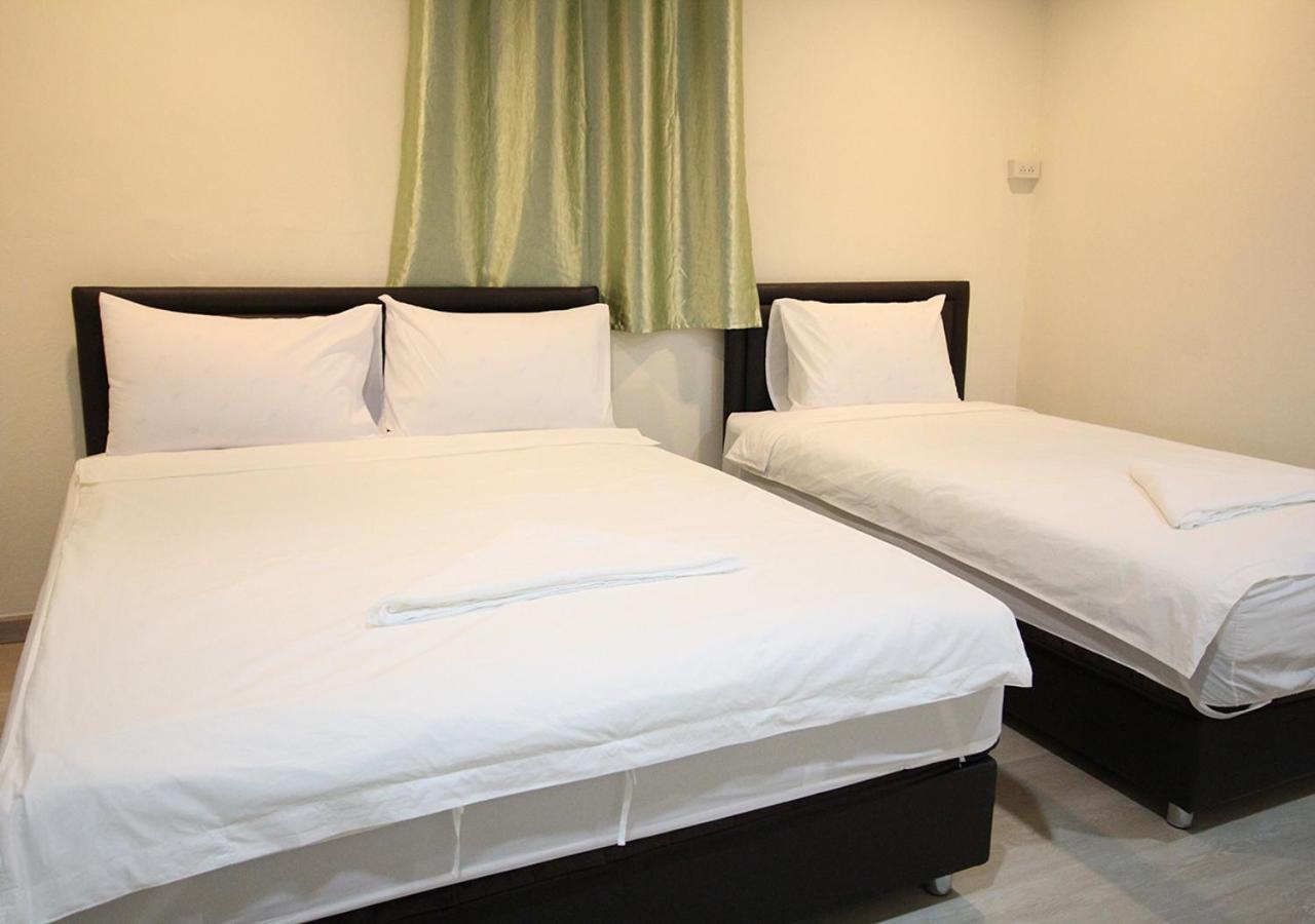 Chaiwat Hostel *