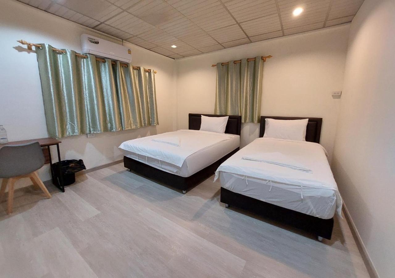 Hostel Chaiwat *