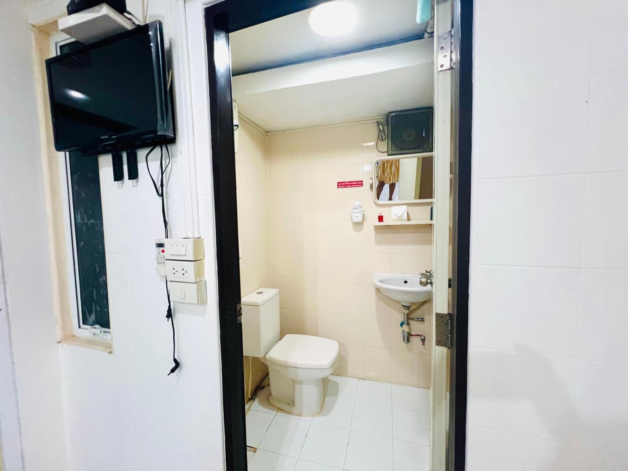 Ree House-asoke Bts Acomodação com café da manhã 