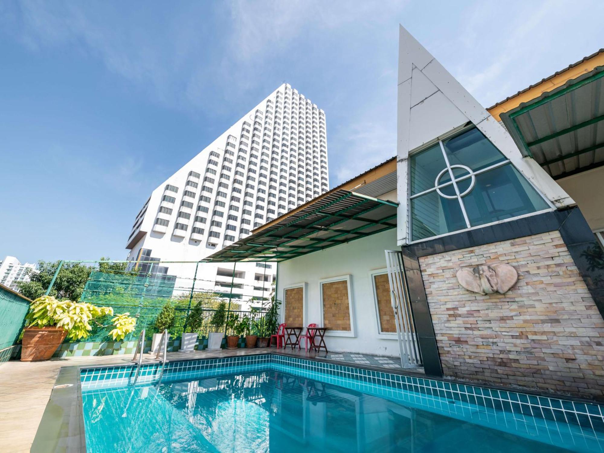 Royal Ivory Sukhumvit Nana Khách sạn