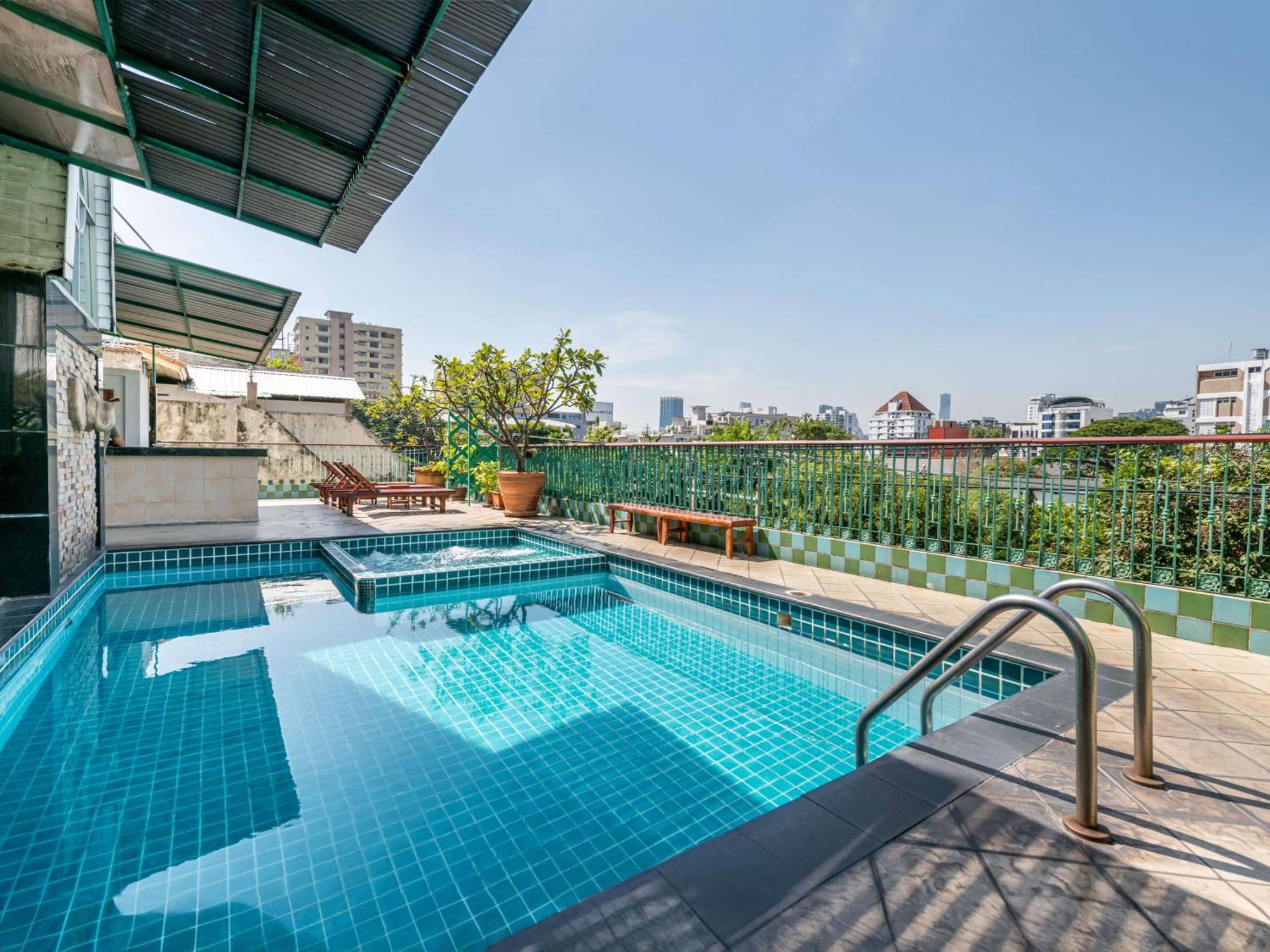 Royal Ivory Sukhumvit Nana Khách sạn