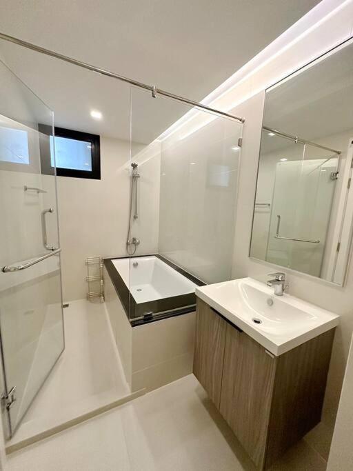Circle Rein Sukhumvit 12 Two Bedrooms Pangsapuri
