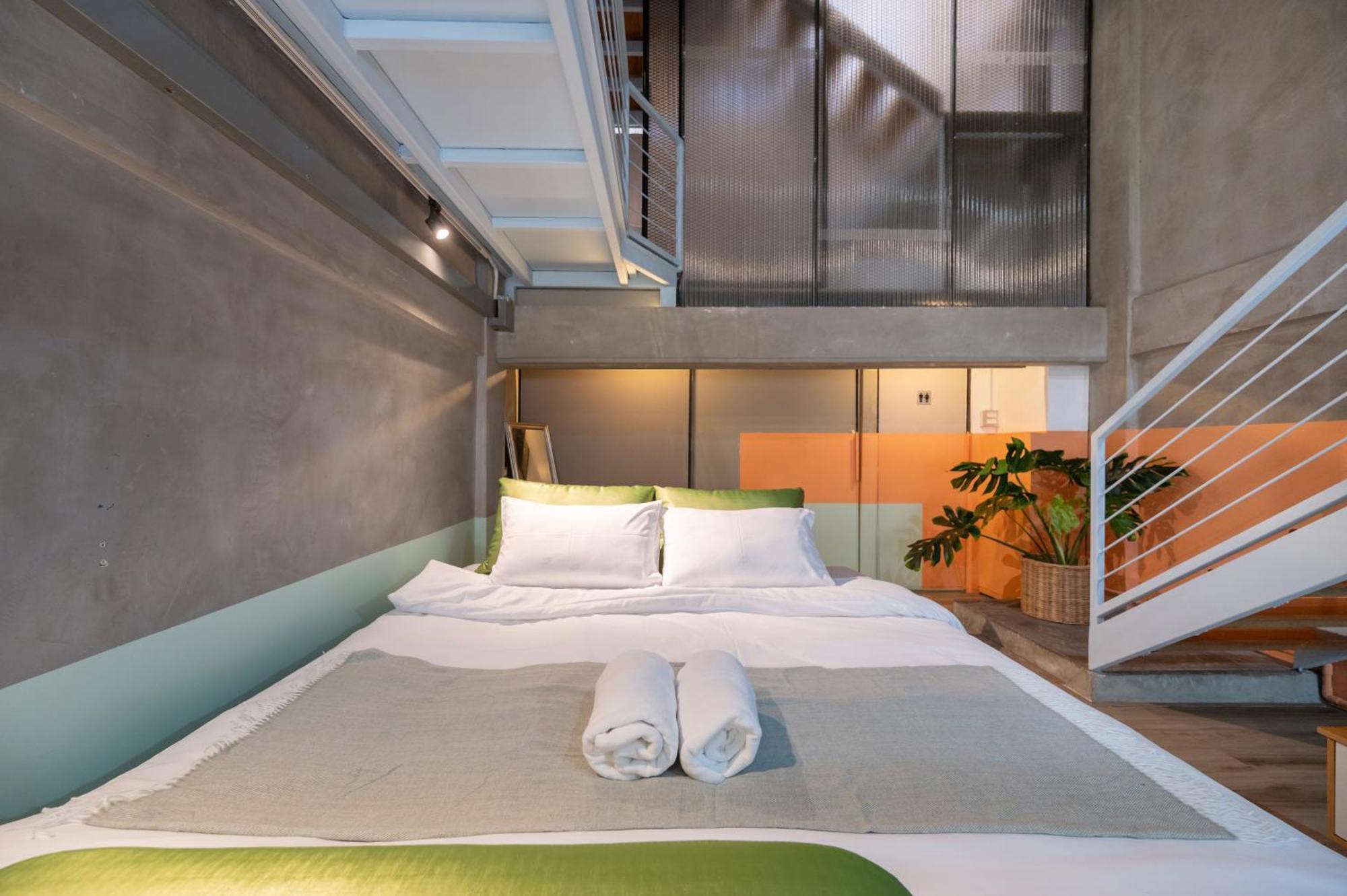Miq Ekkamai2 3br Designer Oval Bathtub 15pax Villa