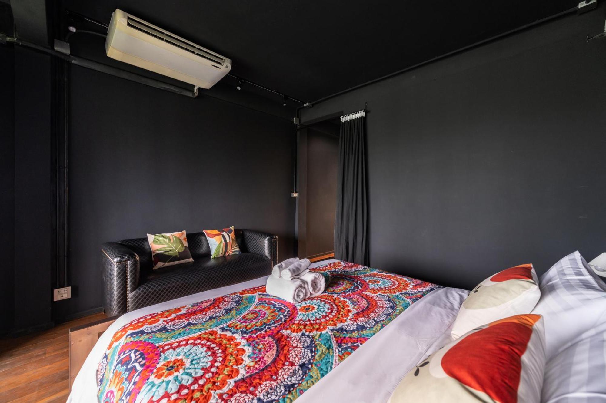 Miq Ekkamai2 3br Designer Oval Bathtub 15pax Villa