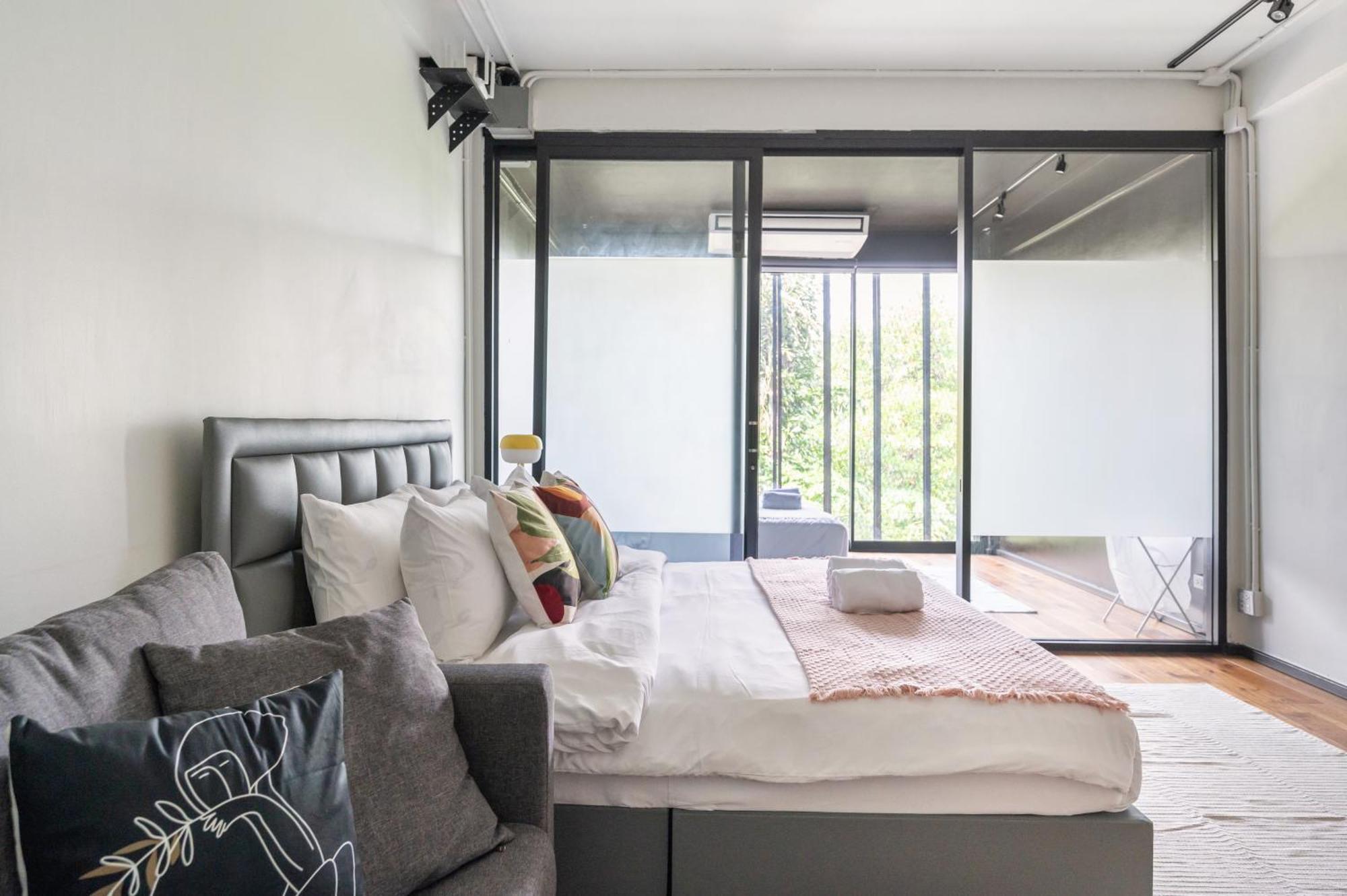 Miq Ekkamai2 3br Designer Oval Bathtub 15pax Bangkok