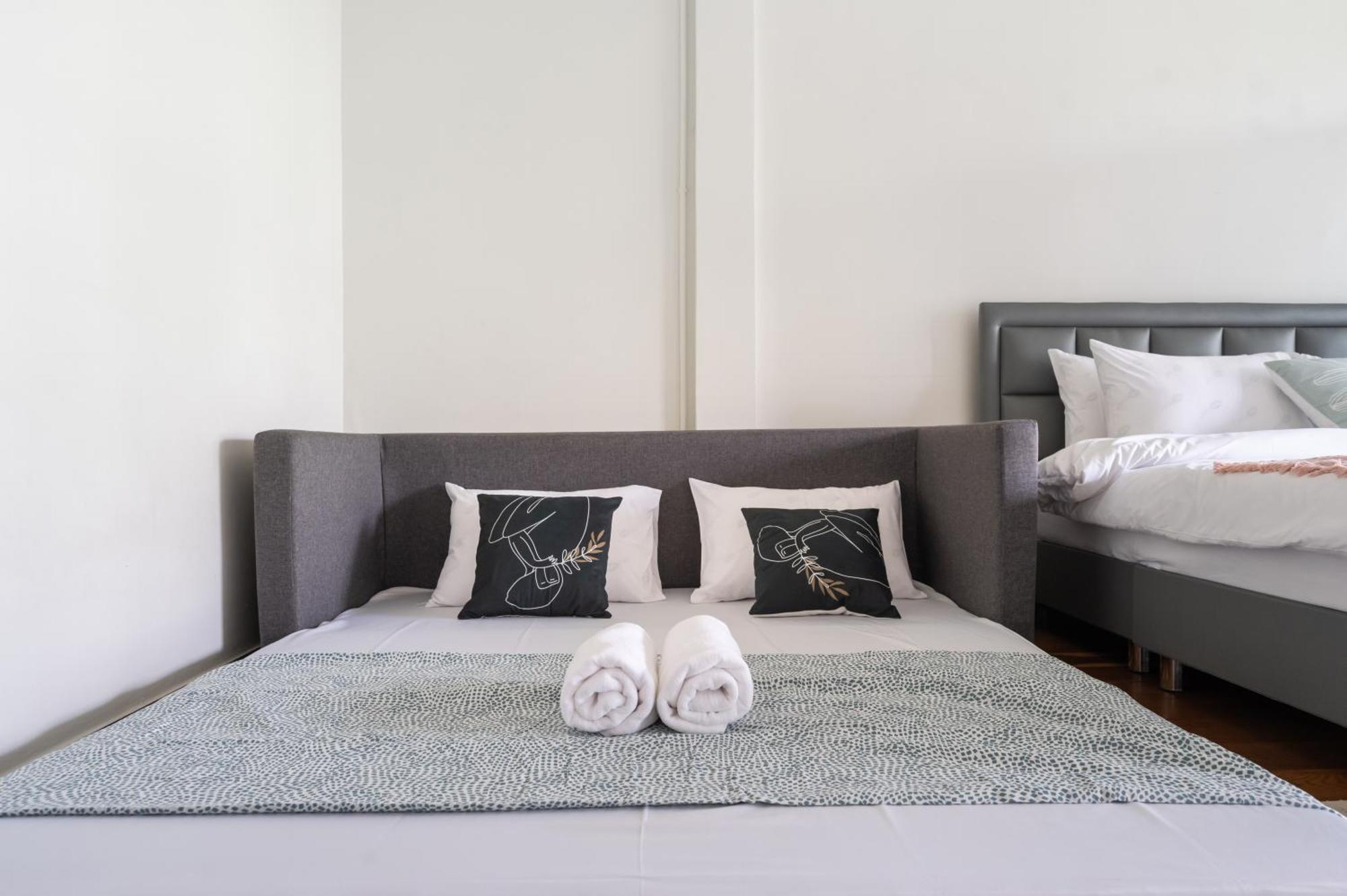 Miq Ekkamai2 3br Designer Oval Bathtub 15pax Bangkok