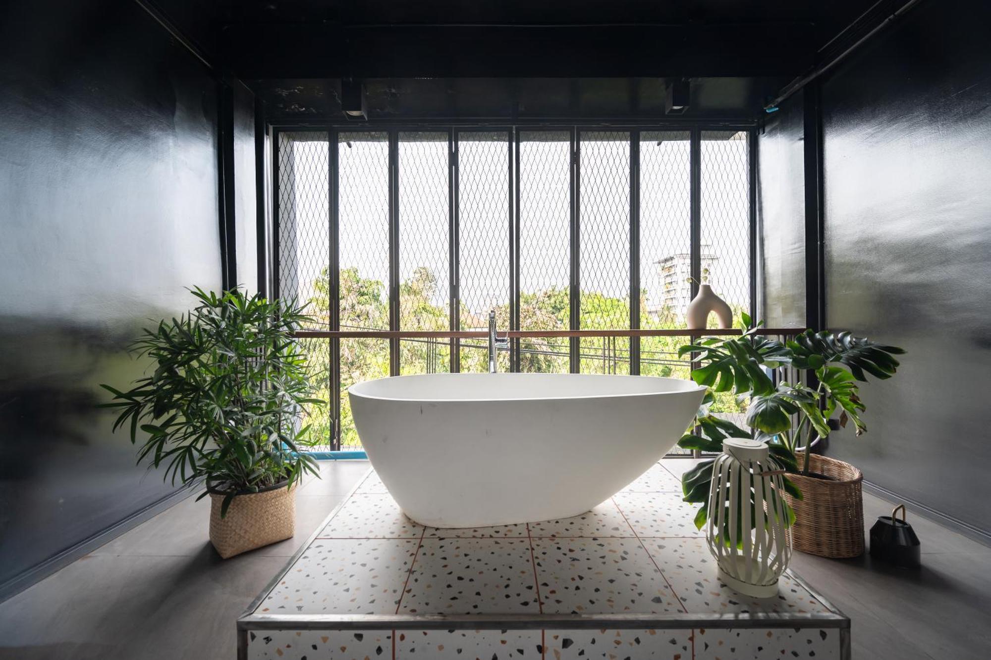 Miq Ekkamai2 3br Designer Oval Bathtub 15pax Villa Bangkok