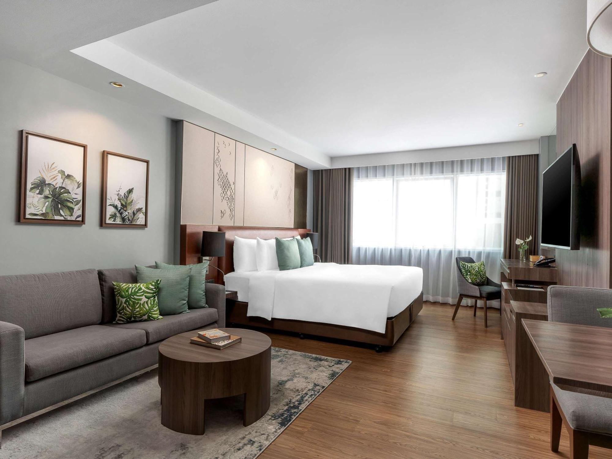 Hotel Novotel Living Sukhumvit Legacy 4*