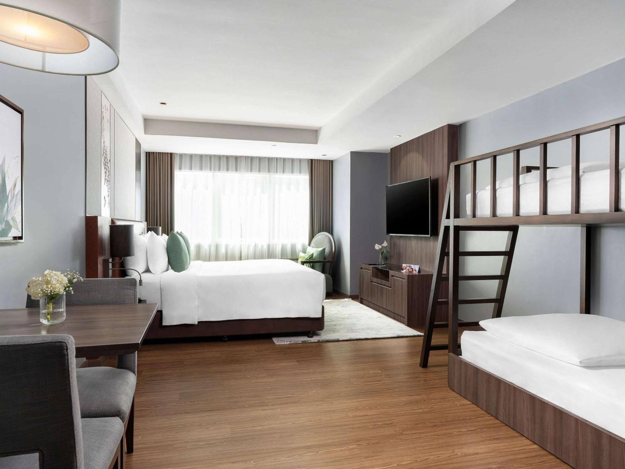 Novotel Living Sukhumvit Legacy Hotel 4*