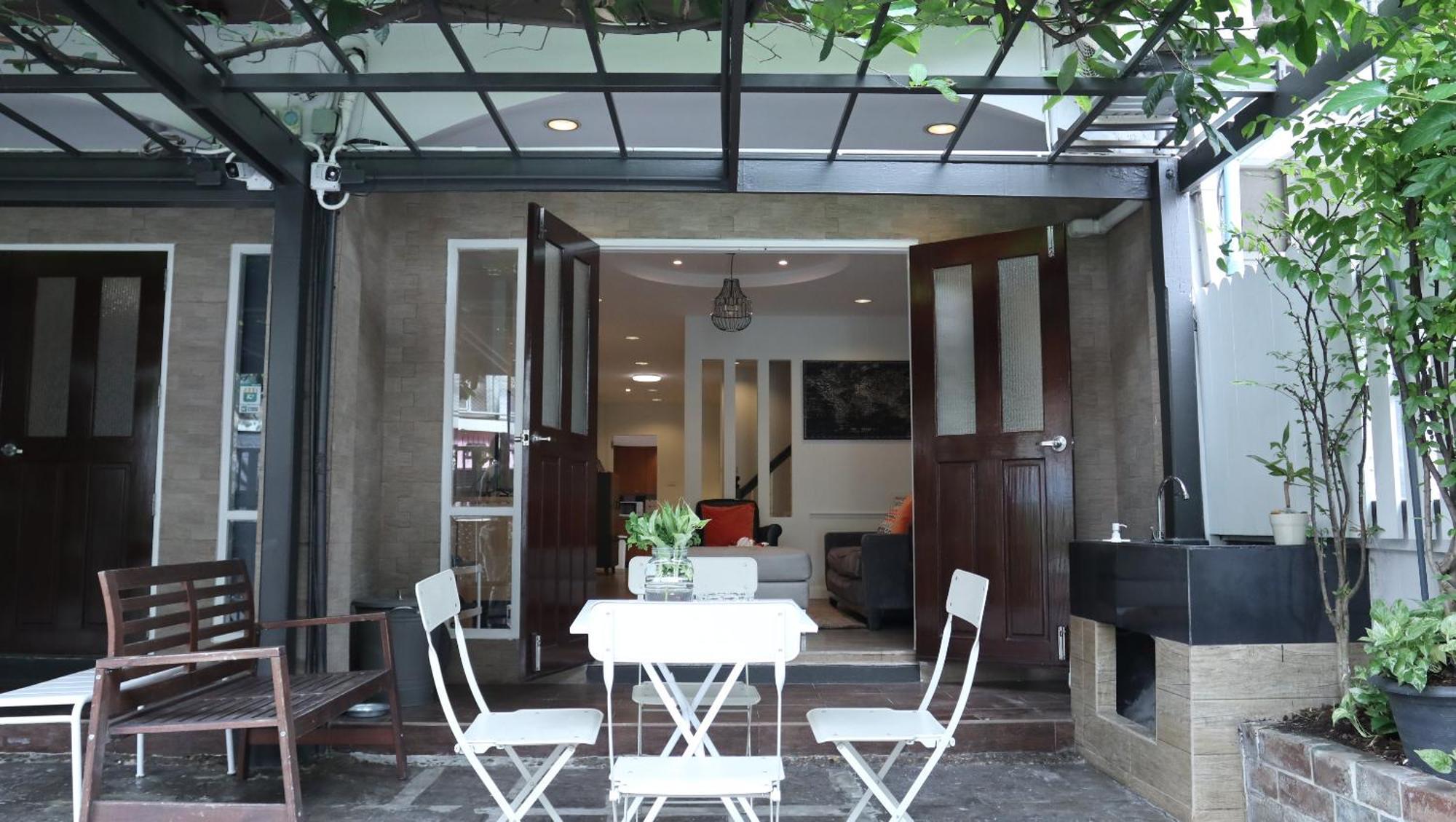 Neveu Premier : Ratchada Aparthotel Banguecoque