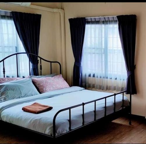 Bed & Breakfast The Cube Sathorn Boutique เดอะ คิวบ์ สาทร บูติค โฮเทล Near Bts Surasak Bangkok