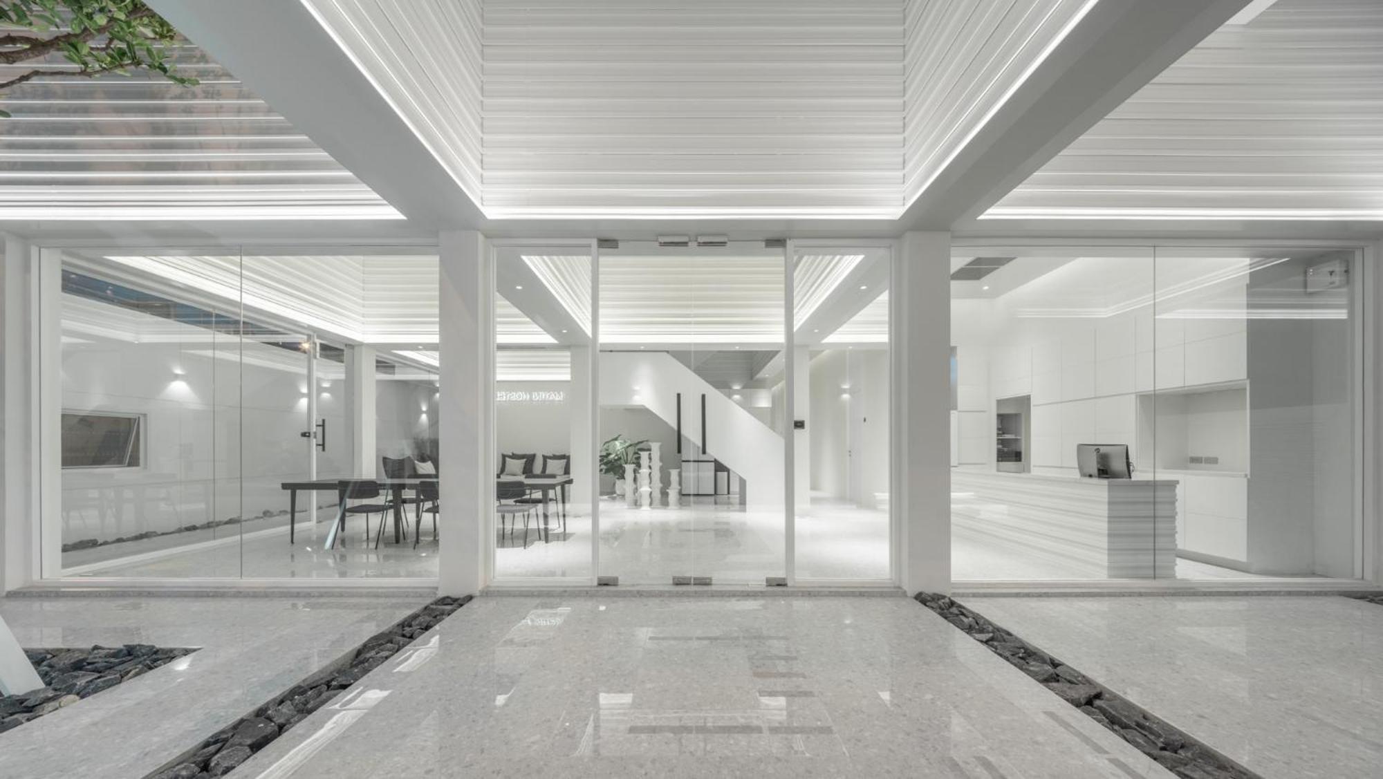 Matini Grandstation Hostel *